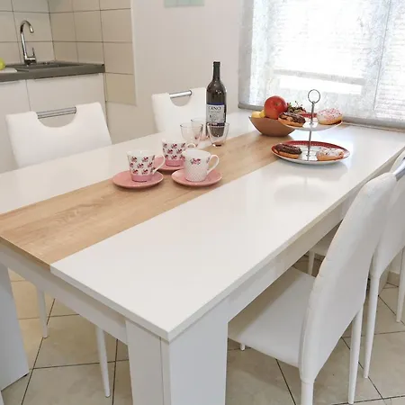 Marinovic Apartman Zára